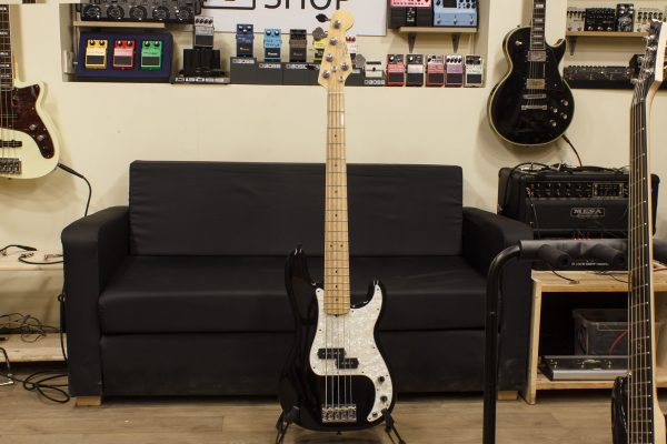 Фото 1 - Fender Precision Bass 2012 American Standard V (used).