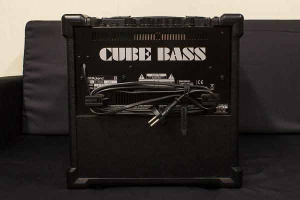 Фото 3 - Бас гитарный комбо Roland Cube-20XL Bass (used).