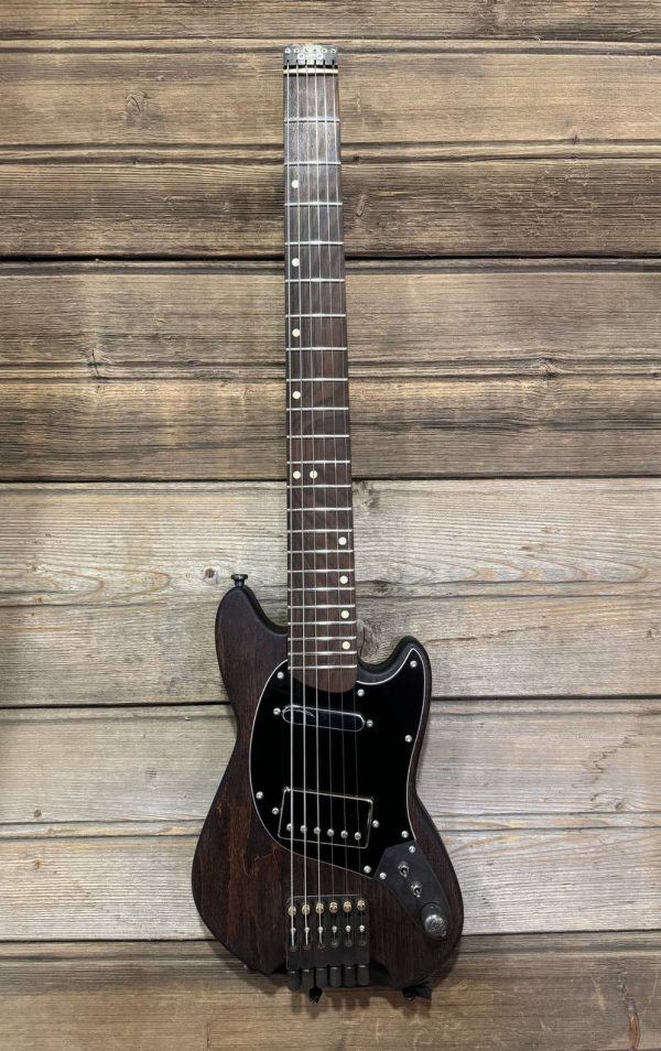 Фото 1 - Laika Mustang Тревел-гитара.