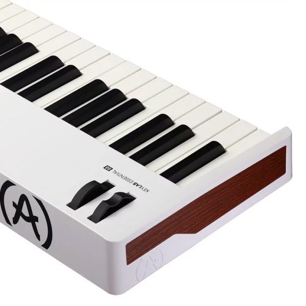 Фото 5 - Arturia KeyLab Essential 88 MK3 White MIDI Keyboard Controller.