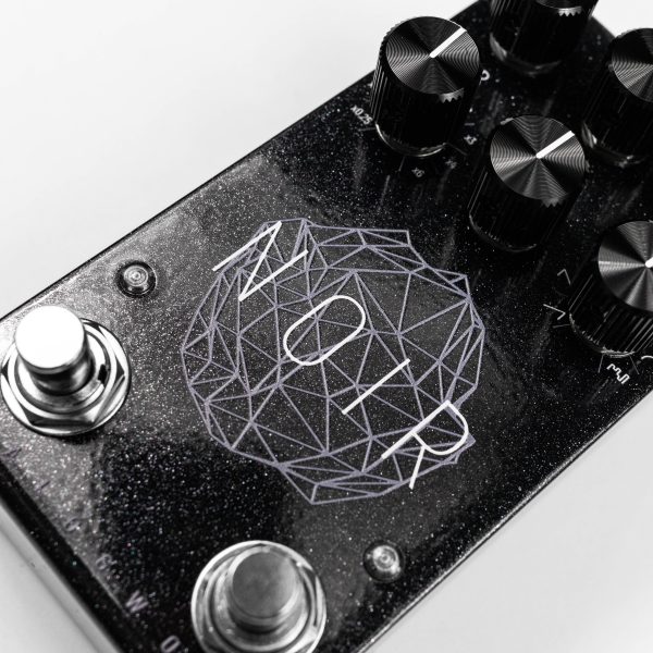 Фото 4 - Analogworm Noir MkII Tremolo Black Sparkle.