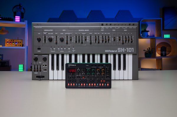 Фото 6 - Roland S-1 Tweak Synthesizer.