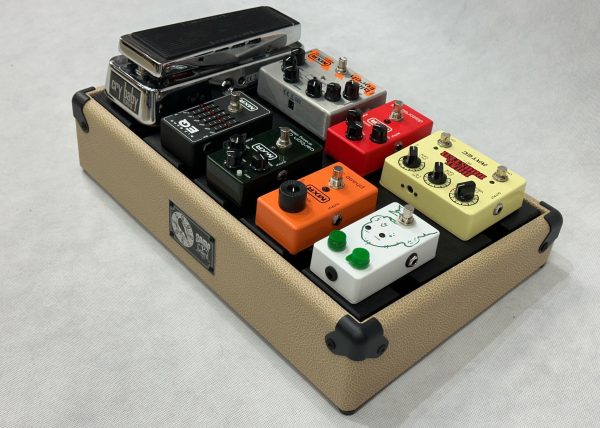 Фото 6 - Samp Custom P-Board 48х31х10 см Педалбоард с подъемной крышкой кремовый.