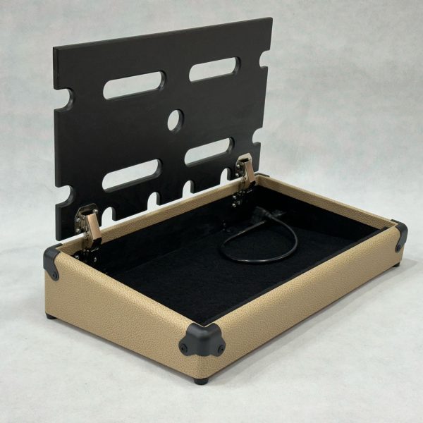 Фото 3 - Samp Custom P-Board 48х31х10 см Педалбоард с подъемной крышкой кремовый.