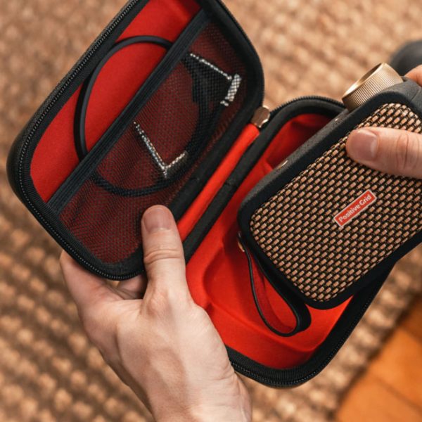 Фото 9 - Комбоусилитель Positive Grid Spark Go 5-Watt Ultra-portable Guitar Amp & Bluetooth Speaker.