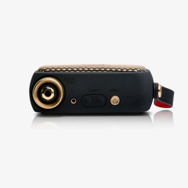 Фото 4 - Комбоусилитель Positive Grid Spark Go 5-Watt Ultra-portable Guitar Amp & Bluetooth Speaker.