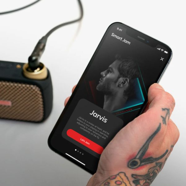 Фото 7 - Комбоусилитель Positive Grid Spark Go 5-Watt Ultra-portable Guitar Amp & Bluetooth Speaker.