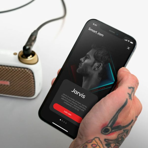 Фото 5 - Комбоусилитель Positive Grid Spark Go Ivory 5-Watt Ultra-portable Guitar Amp & Bluetooth Speaker.