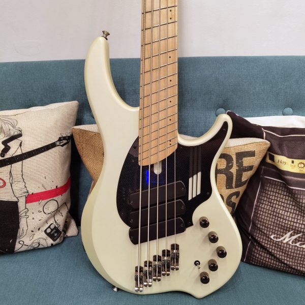 Фото 3 - Dingwall NG3 Nolly 5-String 3PU Ducati Pearl White (used).